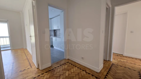 Apartamento T2 para Arrendamento em Ajuda