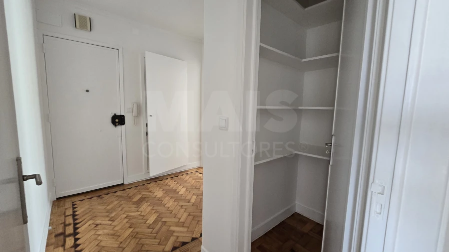 Apartamento T2 para Arrendamento em Ajuda Foto 9