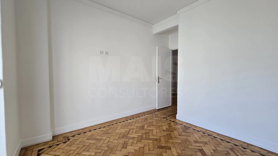 Apartamento T2 para Arrendamento em Ajuda Foto 8