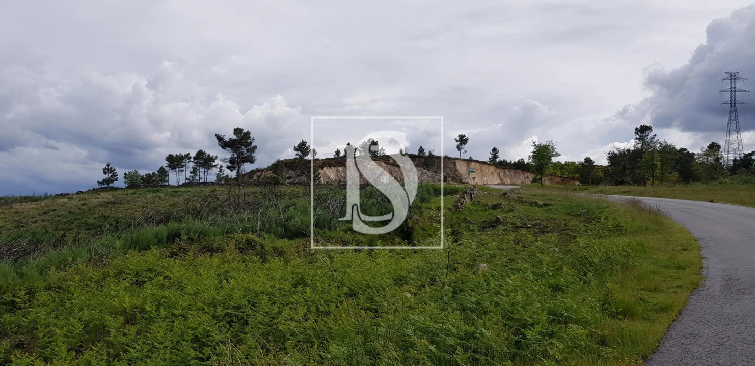 Terreno para Venda em São Lourenço de Ribapinhão Foto 4