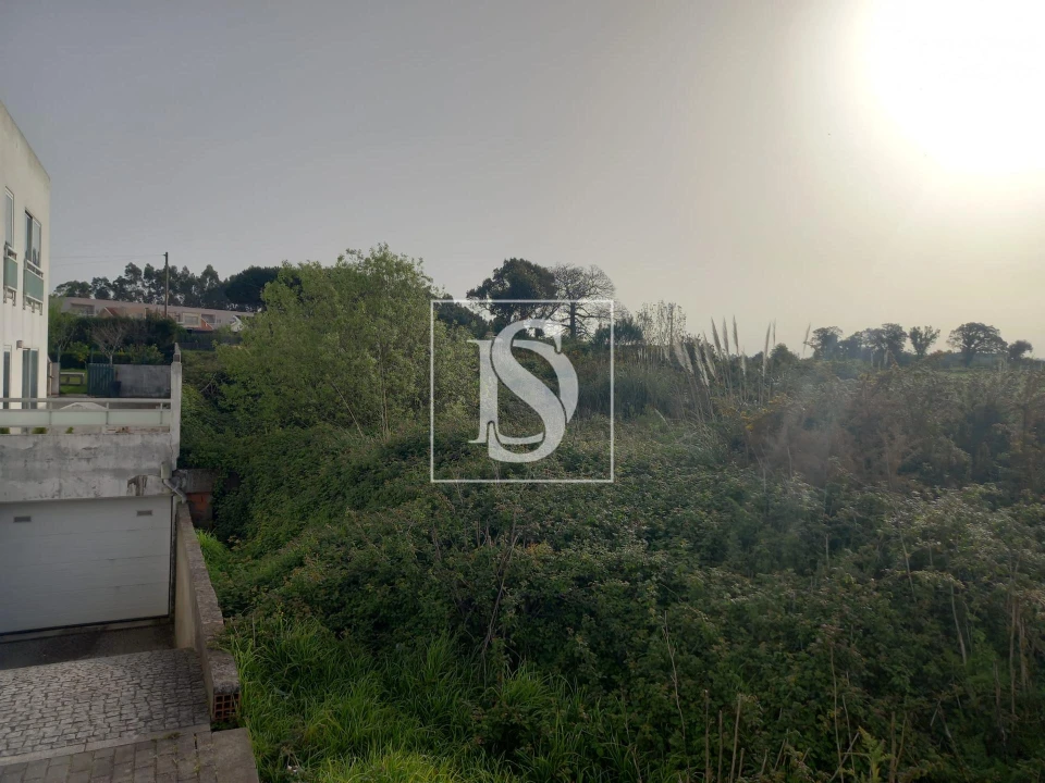 Terreno para Venda em Retorta e Tougues Foto 1