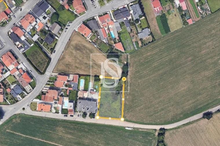 Terreno para Venda em Retorta e Tougues Foto 2