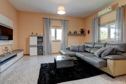 Moradia T4 para Venda em Rio Mau e Arcos