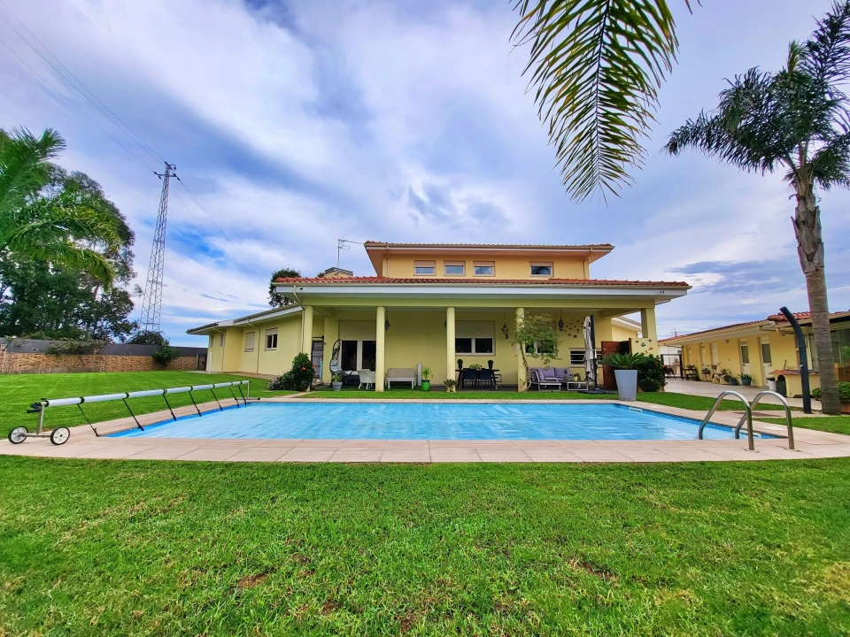 Moradia T4 para Venda em Modivas Foto 1