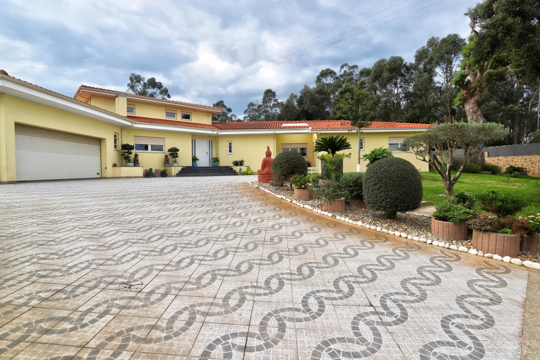 Moradia T4 para Venda em Modivas Foto 54