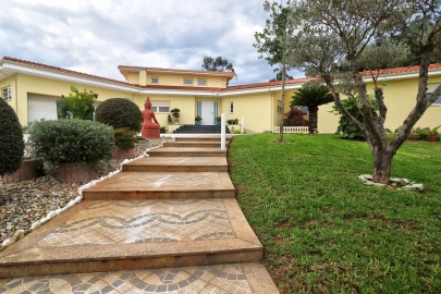 Moradia T4 para Venda em Modivas