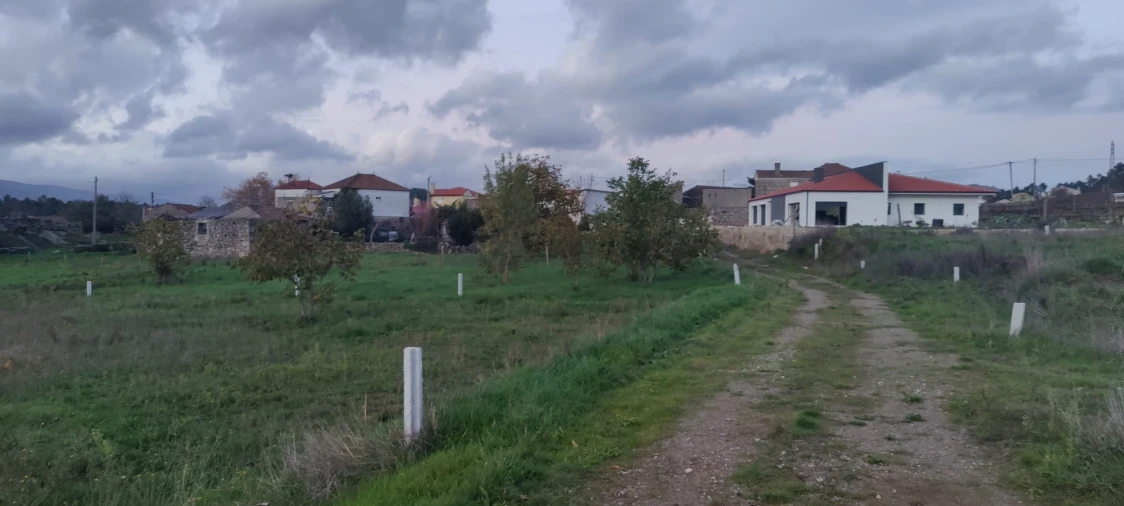 Terreno para Venda em Mouçós e Lamares Foto 3