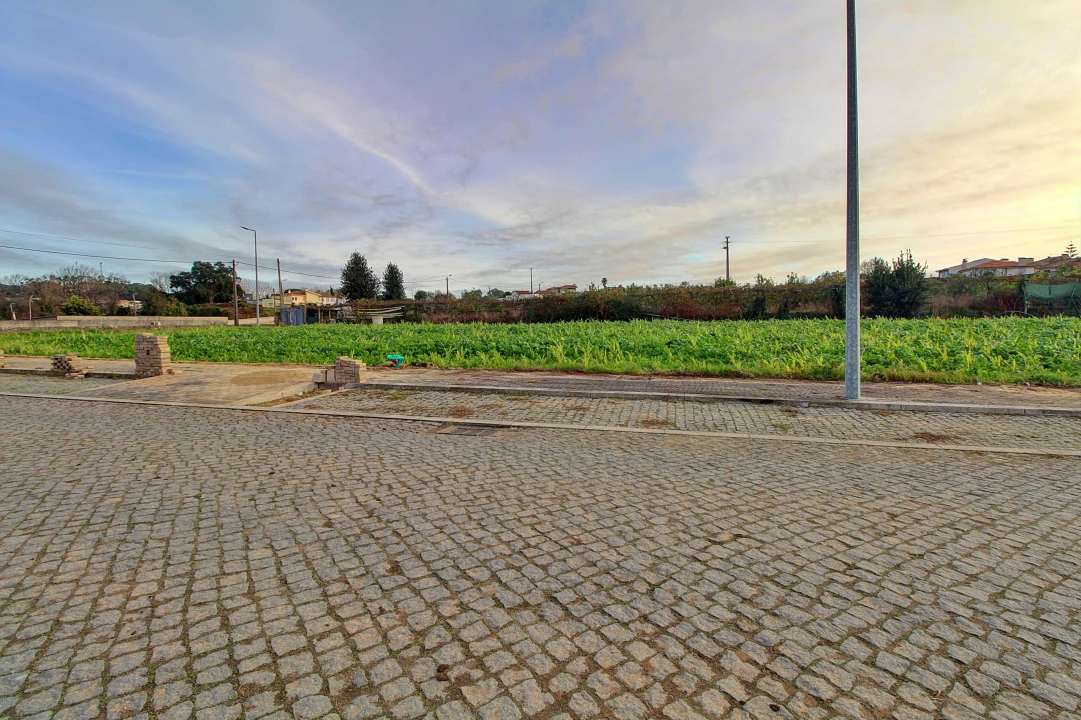 Terreno para Venda em Guilhabreu Foto 1