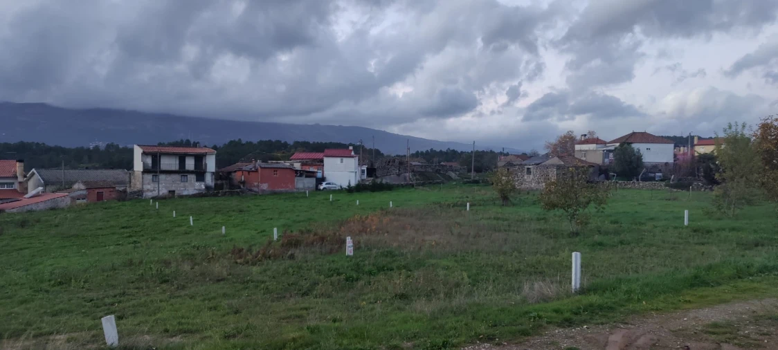Terreno para Venda em Mouçós e Lamares Foto 3
