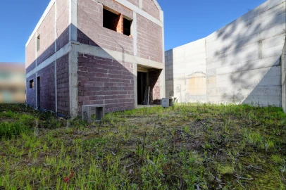 Moradia T2 para Venda em Rio Mau e Arcos