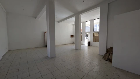 Loja para Venda em Póvoa de Varzim, Beiriz e Argivai