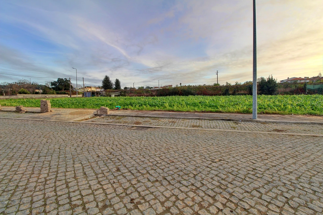 Terreno para Venda em Guilhabreu Foto 2