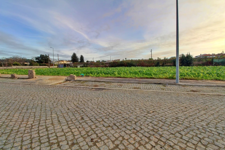 Terreno para Venda em Guilhabreu Foto 2