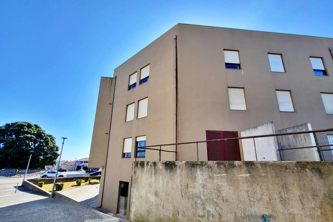 Apartamento T1 para Venda em Azurara Foto 1