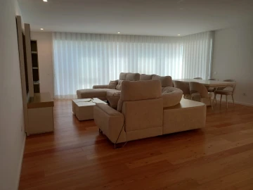 Apartamento T3 para Arrendamento em Canidelo