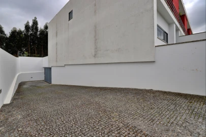 Moradia T3 para Venda em Nogueira e Silva Escura