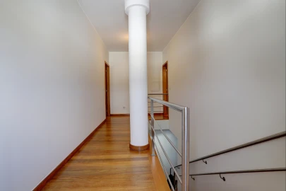 Moradia T3 para Venda em Nogueira e Silva Escura