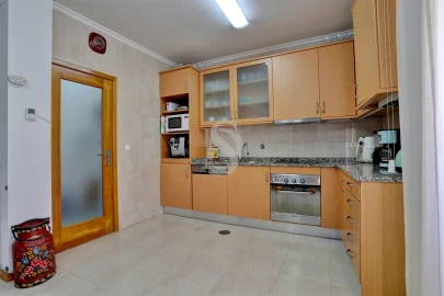 Apartamento T2 para Venda em Aver-O-Mar, Amorim e Terroso