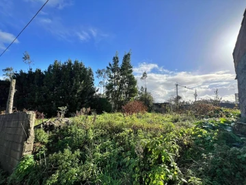 Terreno para Venda em Retorta e Tougues