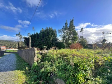 Terreno para Venda em Retorta e Tougues