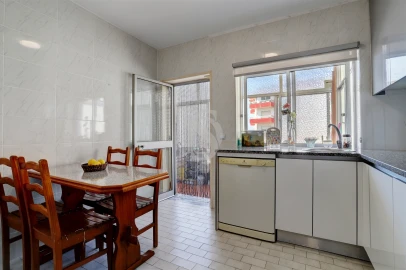 Apartamento T3 para Venda em Aver-O-Mar, Amorim e Terroso