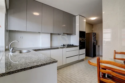 Apartamento T3 para Venda em Aver-O-Mar, Amorim e Terroso