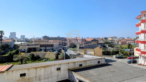 Apartamento T3 para Venda em Aver-O-Mar, Amorim e Terroso