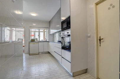 Apartamento T3 para Venda em Aver-O-Mar, Amorim e Terroso