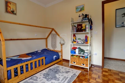 Apartamento T3 para Venda em Retorta e Tougues