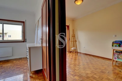 Apartamento T3 para Venda em Retorta e Tougues