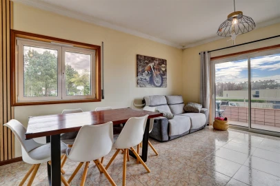 Apartamento T3 para Venda em Retorta e Tougues