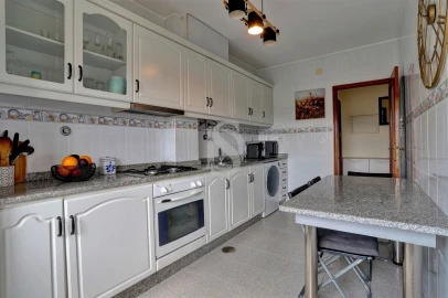 Apartamento T3 para Venda em Retorta e Tougues