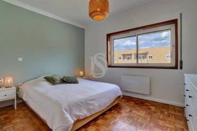 Apartamento T3 para Venda em Retorta e Tougues