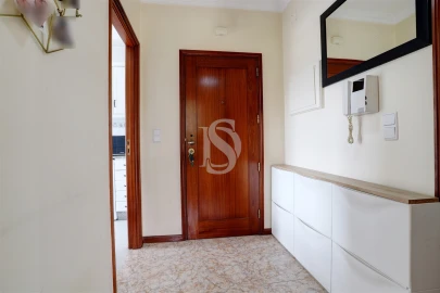 Apartamento T3 para Venda em Retorta e Tougues