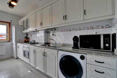 Apartamento T3 para Venda em Retorta e Tougues