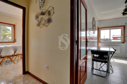 Apartamento T3 para Venda em Retorta e Tougues