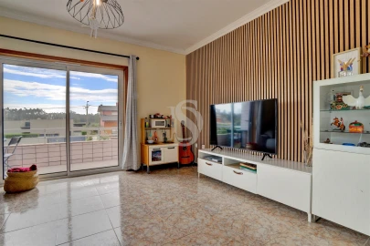 Apartamento T3 para Venda em Retorta e Tougues