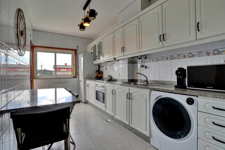 Apartamento T3 para Venda em Retorta e Tougues Foto 9