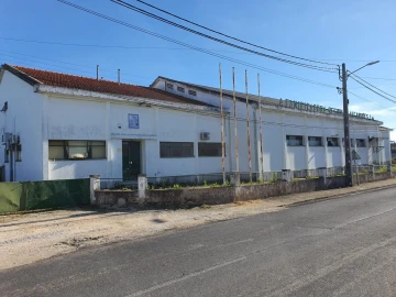 Armazém para Venda em Alcanhões