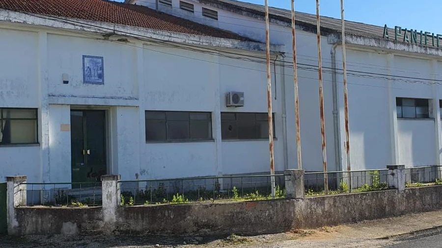 Armazém para Venda em Alcanhões