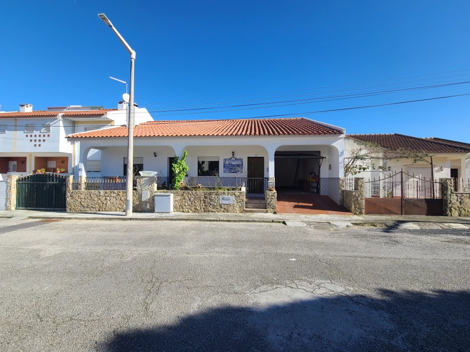 Moradia T3 para Venda em Aveiras de Baixo Foto 1