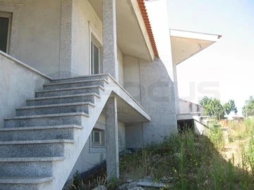 Moradia T3 para Venda em Eixo e Eirol