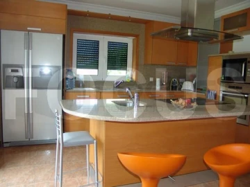Moradia T4 para Venda em Eixo e Eirol