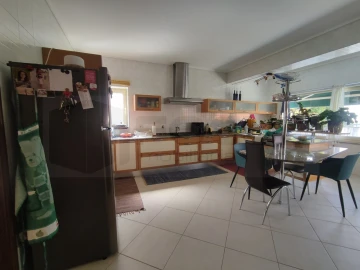 Moradia T4 para Venda em São Bernardo
