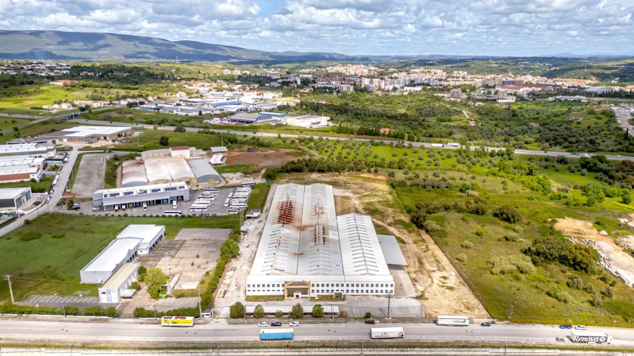 Armazém para Venda em Torres Novas (Santa Maria, Salvador e Santiago) Foto 1