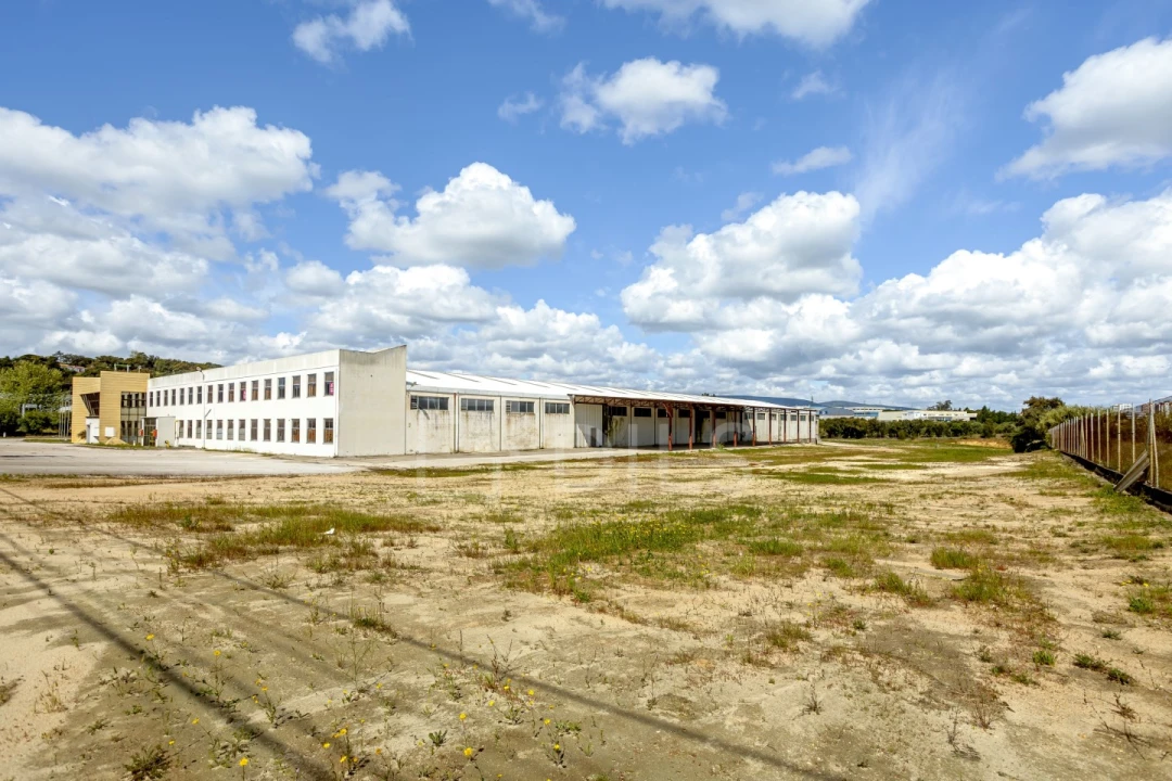 Armazém para Venda em Torres Novas (Santa Maria, Salvador e Santiago) Foto 4