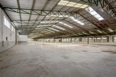 Armazém para Venda em Torres Novas (Santa Maria, Salvador e Santiago)