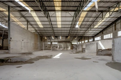 Armazém para Venda em Torres Novas (Santa Maria, Salvador e Santiago)