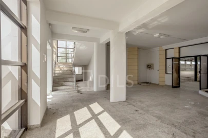 Armazém para Venda em Torres Novas (Santa Maria, Salvador e Santiago)