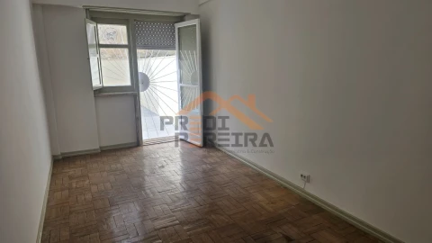 Apartamento T3 para Arrendamento em Odivelas